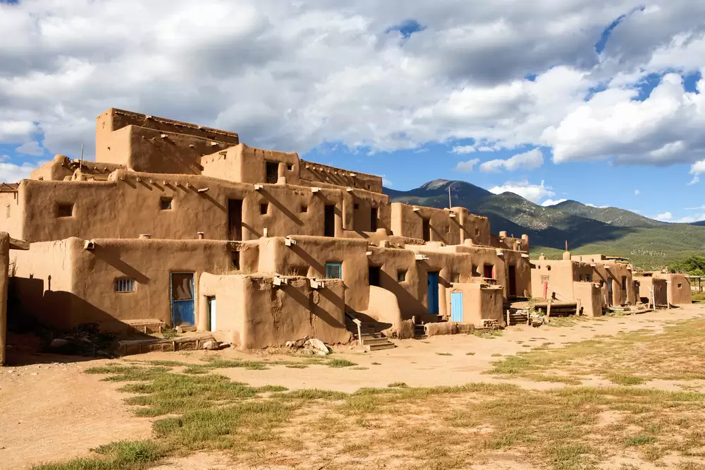 Taos Hum