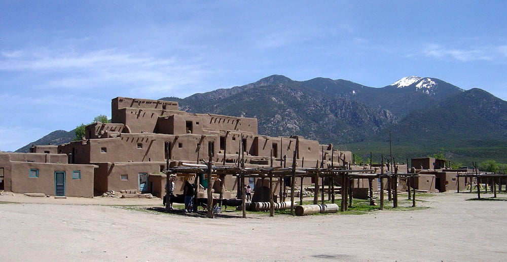 Taos Hum